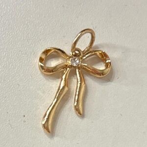 Bow pendant